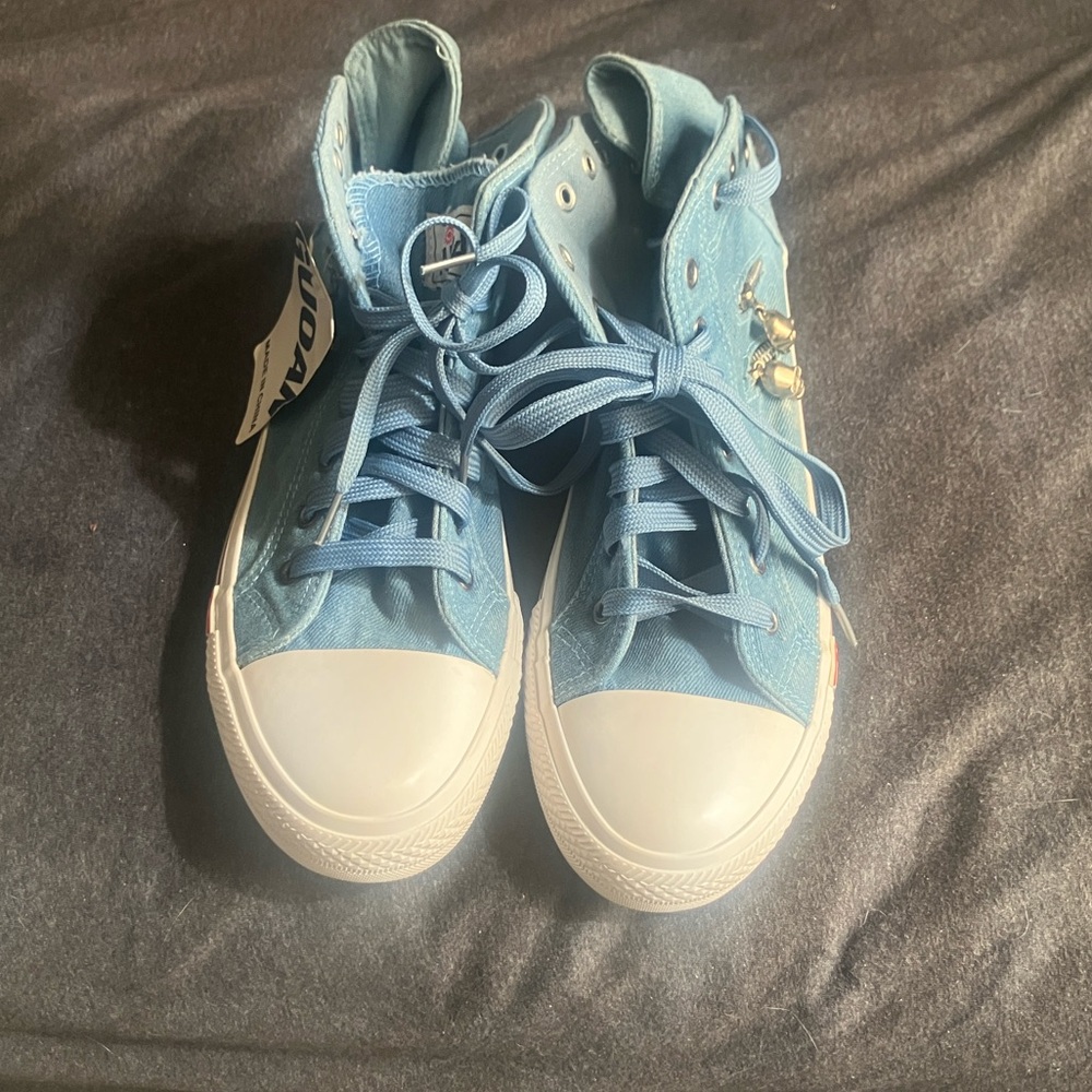 NWT Guoan High-Top Sneakers with White Soles
